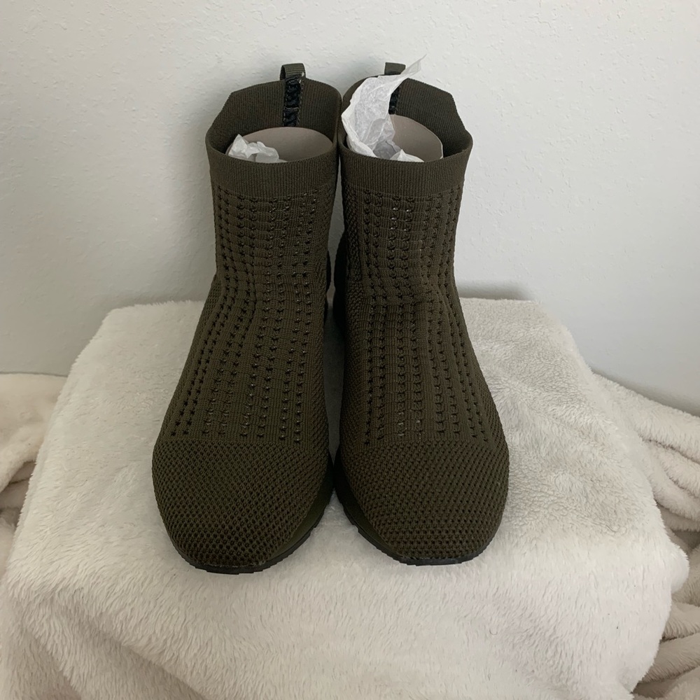 Shiekh Iva Sock Sneakers in Olive
